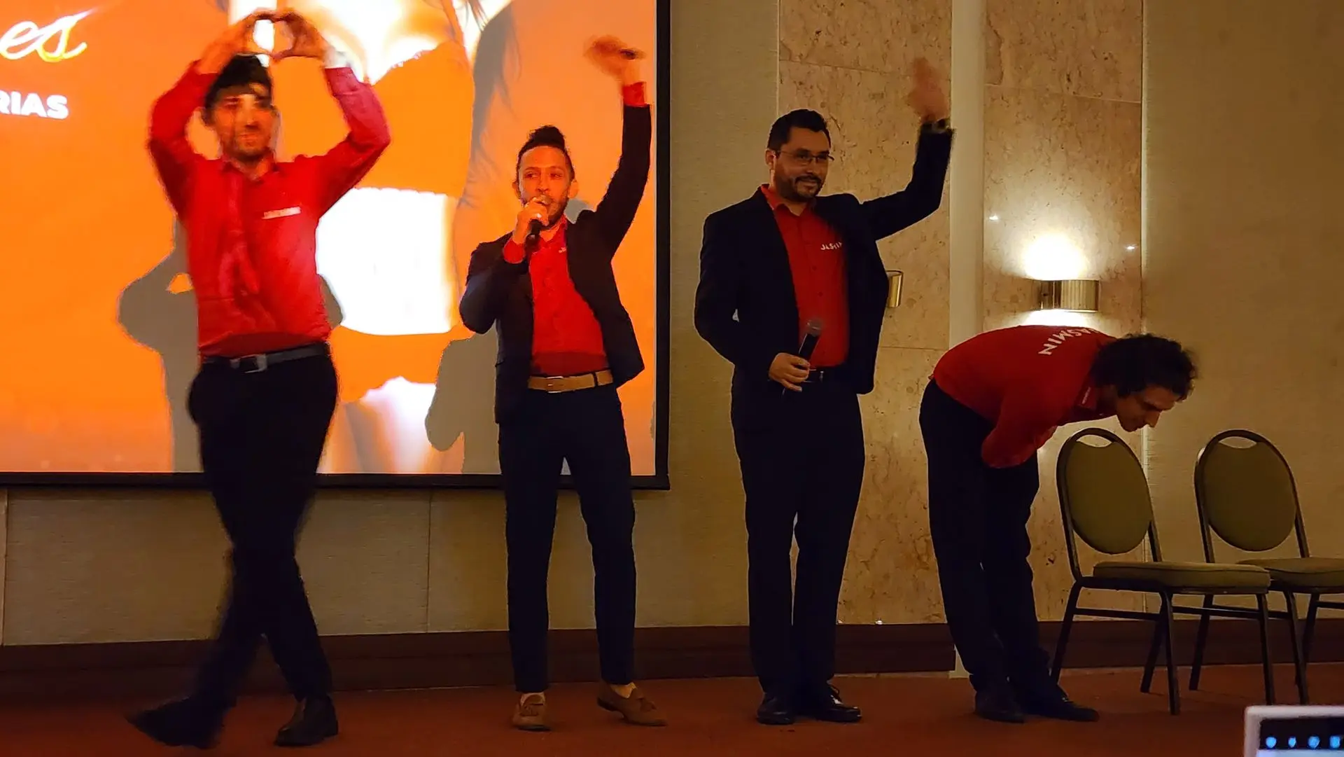 Expertos en Privados Hemos trabajado tanto con páginas privadas como públicas, destacándonos en los últimos cuatro años principalmente en la plataforma Jasmin. Nos enorgullece ser líderes en el sector de las páginas privadas, tanto en Jasmin como en Streamate, y estamos comprometidos a ofrecerle la mejor experiencia posible. Nuestro principal objetivo es generar altos ingresos, ya sea como modelo exclusiva de Jasmin o colaborando con otras plataformas privadas, públicas y de contenido a través de nuestra empresa.